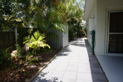 11 Bomburra Court - Rainbow Beach, Comfortable Beach House, Plenty Of Boat Parking - Kempsey Accommodation 3