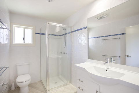 11 Riley St - Stylishly Modern - Kempsey Accommodation 2