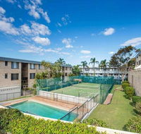 14 'THE DUNES' 38 MARINE DR - LARGE UNIT WITH POOL TENNIS COURT AND DIRECTLY ACROSS FROM FINGAL - Kempsey Accommodation