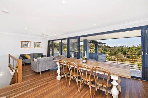 143 Matthew Flinders Drive, Port Macquarie - Kempsey Accommodation 0