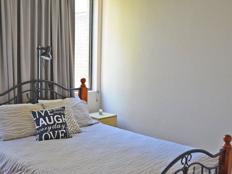 15 'Harbourside' 3-7 Soldiers Point Road - Right On The Waterfront - Kempsey Accommodation 2