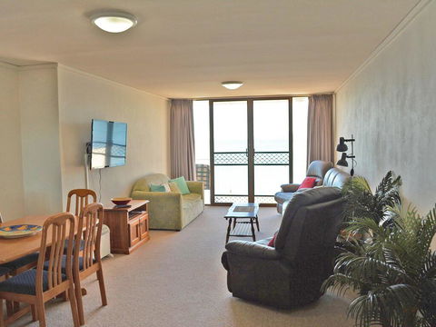 15 'Harbourside' 3-7 Soldiers Point Road - Right On The Waterfront - Kempsey Accommodation 1