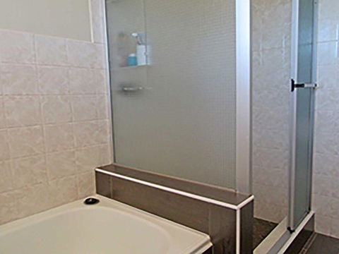 15 'Kanangra', 39 Soldiers Point Road - Fantastic Unit Right On The Water - Kempsey Accommodation 2