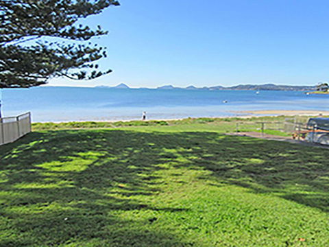 15 'Kanangra', 39 Soldiers Point Road - Fantastic Unit Right On The Water - Kempsey Accommodation 0