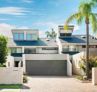 15 'The Moorings' 4 Cromarty Road - stunning with water views  pool - Kempsey Accommodation