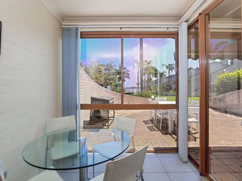 16 'The Moorings' 4 Cromarty Road - Waterfront Property With Pool & Air Conditioning - Kempsey Accommodation 3