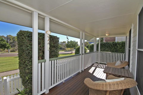 16 Beachway Pde, Marcoola: Linen Incl, WiFi, Pet Friendly, A/Cond. 500 BOND - Kempsey Accommodation 0