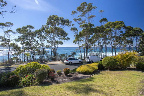 16 Shipton Cres - Secluded Away - Kempsey Accommodation 0