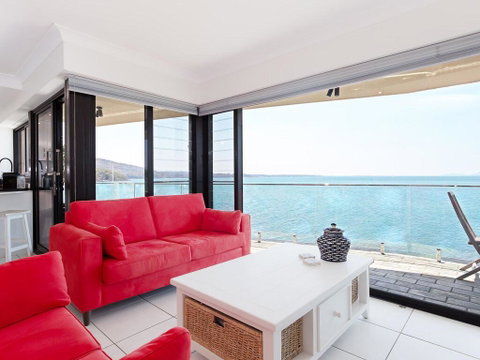 2 'Lanimer' 14 Mitchell Street - Beautiful Waterfront Property With Spectacular Views - Kempsey Accommodation 0