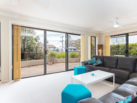 2 'Peninsula Waters' - Three Bedroom Unit With Spacious Private Courtyard & WIFI - Kempsey Accommodation 2
