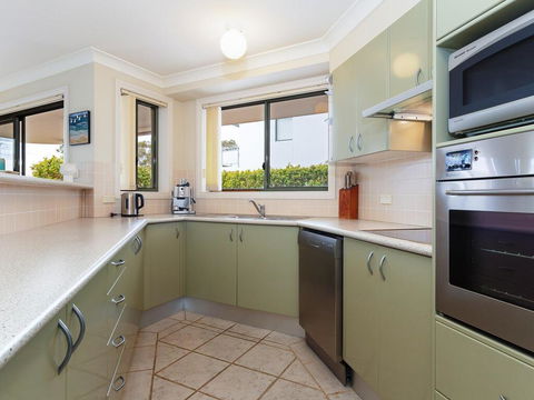 2 'Peninsula Waters' - Three Bedroom Unit With Spacious Private Courtyard & WIFI - Kempsey Accommodation 0