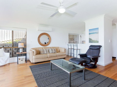 2 'The Pelicans' 53 Soldiers Point Road - Ground Floor Unit On The Waterfront - Kempsey Accommodation 1
