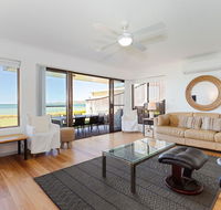 2 'The Pelicans' 53 Soldiers Point Road - ground floor unit on the waterfront - Kempsey Accommodation