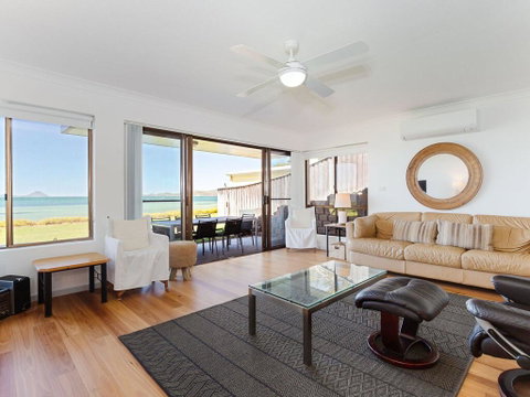 2 'The Pelicans' 53 Soldiers Point Road - Ground Floor Unit On The Waterfront - Kempsey Accommodation 0