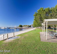 2 'Westpoint' 2 Thurlow Avenue - ground floor linen supplied views