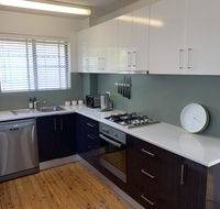 2 Bed Bar Beach Apartment - stroll to beach  cafes supermarket apartment 6 - Kempsey Accommodation