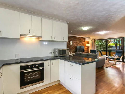 2 Bedroom St Lucia Apartment Close To UQ And CityCat - Kempsey Accommodation 1
