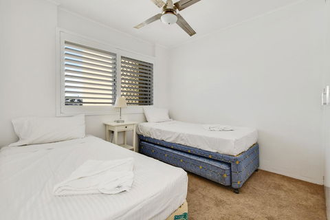 2 Bedroom Top Floor Unit - Ocean Views And Pool - Kempsey Accommodation 1