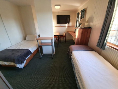 2 Lakeview Plaza - Kempsey Accommodation 2