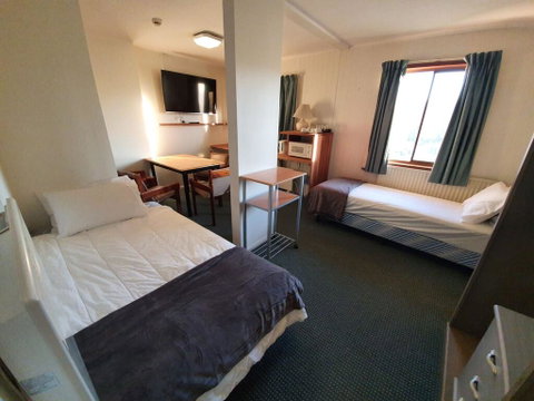 2 Lakeview Plaza - Kempsey Accommodation 0