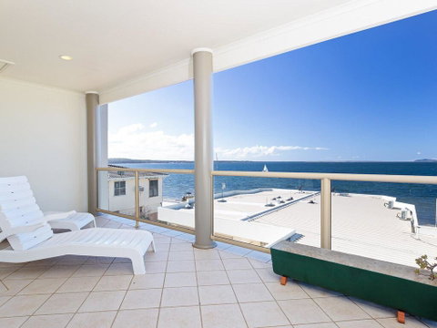 2/141A Soldiers Point Road - Large Waterfront Duplex Across From The Bowling Club - Kempsey Accommodation 0