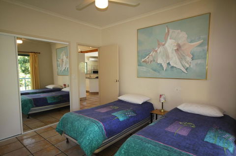 20 Orania Court - Two Storey Family Home With Swimming Pool, Patio & Large Deck. Pet Friendly - Kempsey Accommodation 1