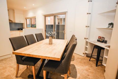 22 Riverside - Kempsey Accommodation 1
