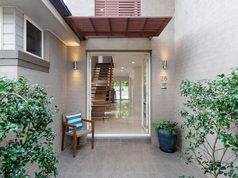 25 Christmas Bush Avenue - Aircon, Pet Friendly, Small Boat Parking & WIFI - Kempsey Accommodation 0