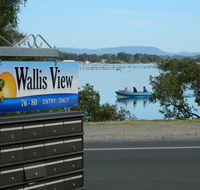 26 Wallis View - Opposite the Lake - 3 Bedroom Apartment - Sleeps 8 - Kempsey Accommodation