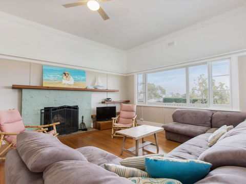 BEACHSIDE GETAWAY DROMANA - Kempsey Accommodation 3