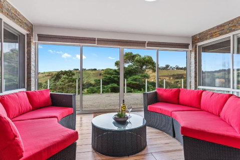 Bulla Hill Villas - Spacious Group Accommodation, 5 Min To Airport - Kempsey Accommodation 2