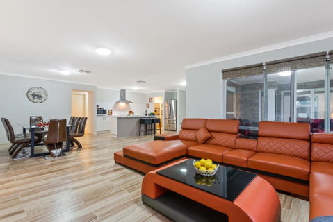 Bulla Hill Villas - Spacious Group Accommodation, 5 Min To Airport - Kempsey Accommodation 0