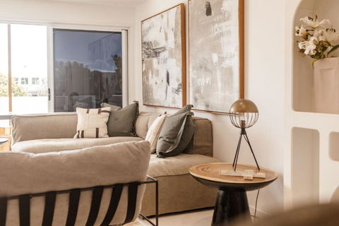 C & C By The Sea - Kempsey Accommodation 3