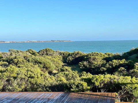 C4 Miles Beach Shack - Kempsey Accommodation 1