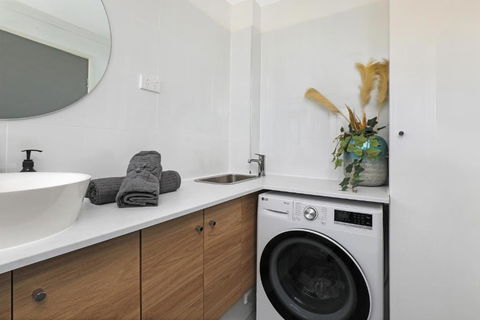 CANAL7-ON THE MOOLOOLABA CANAL! - Kempsey Accommodation 4