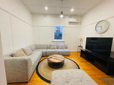 D114 Victorian Central Stay - Kempsey Accommodation 0
