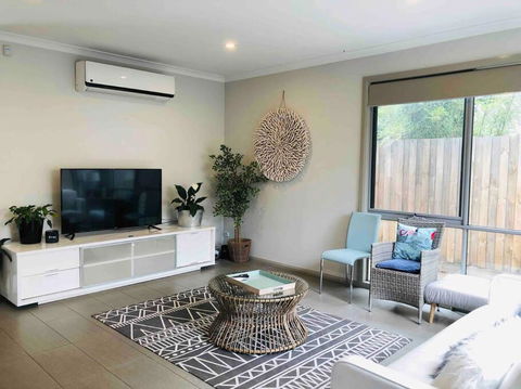 D119 Silver Birch Family Stay - Kempsey Accommodation 0