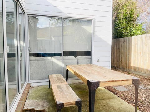 D119 Silver Birch Family Stay - Kempsey Accommodation 1