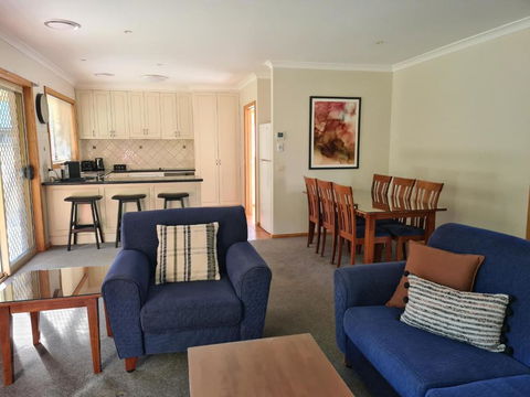 DELANY VILLAS BRIGHT - Spa Luxury On Delany Avenue - Kempsey Accommodation 0