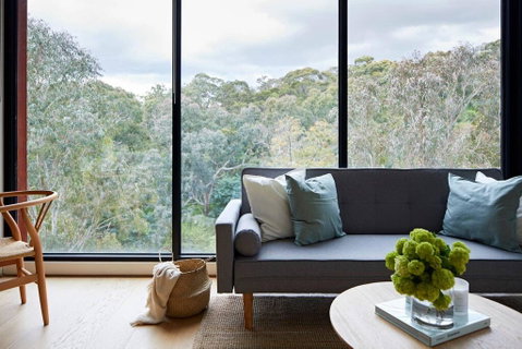 2BR Apt With Yarra River Views & Parking - Kempsey Accommodation 1