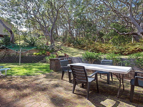 3 'Adriana' 83 Ronald Avenue - Unit With A Backyard - Kempsey Accommodation 0