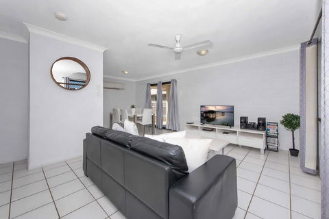3 Bedroom Home - Kempsey Accommodation 1