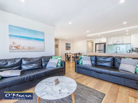 303 'The Shoal', 4-8 Bullecourt Street - Air Conditioning, WIFI, Netflix, Views, Linen & Lift - Kempsey Accommodation 2