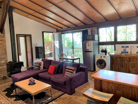 305 Montville - The Artist's Cottage - Kempsey Accommodation 0
