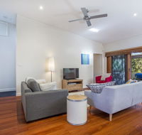 33 Bangalow - Narrawallee's Beautiful Bungalow - Kempsey Accommodation