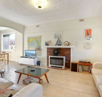 4 MONTROSE AVE - retro home in the heart of town - Kempsey Accommodation