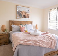 42 Rosemary Lane - Central Orange - Spacious Family Home - Quiet Lane - Kempsey Accommodation