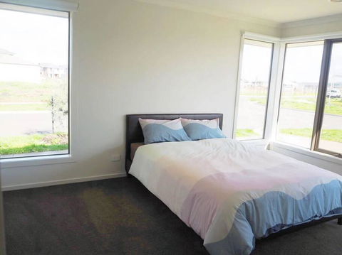 5Bed 2Bath Family House In Werribee - Kempsey Accommodation 2