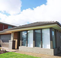 5Bed 2Bath Family House in Werribee - Kempsey Accommodation