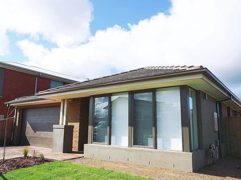 5Bed 2Bath Family House In Werribee - Kempsey Accommodation 0